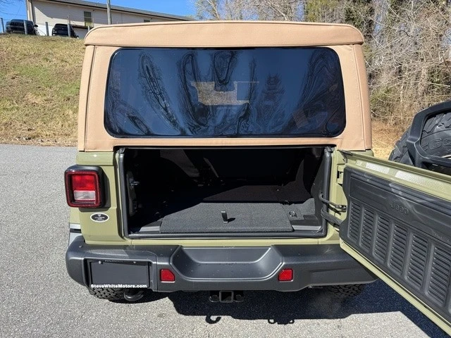 2026 Jeep JL Wrangler - Image 16 of 21