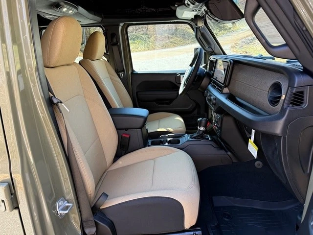 2026 Jeep JL Wrangler - Image 18 of 21