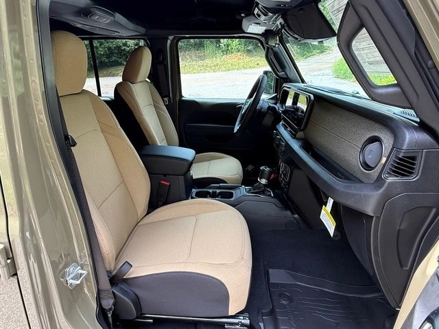 2026 Jeep JL Wrangler - Image 18 of 30