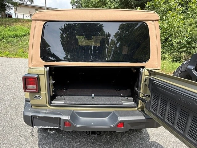 2026 Jeep JL Wrangler - Image 16 of 30