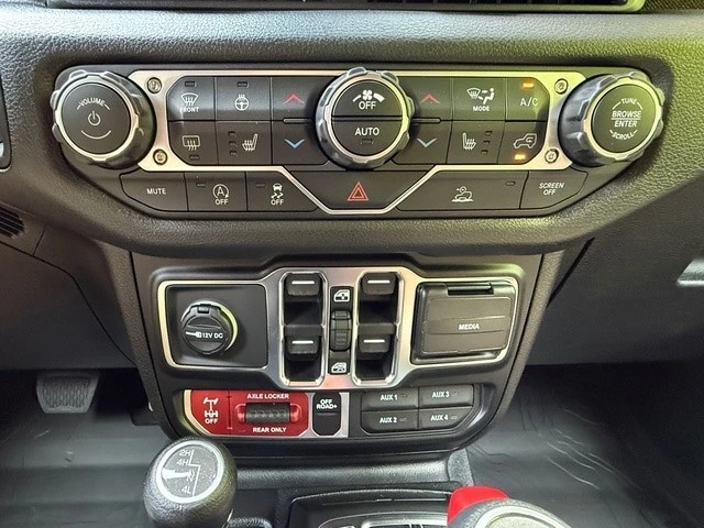 2026 Jeep JL Wrangler - Image 24 of 30