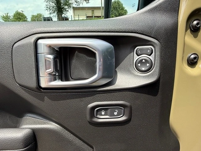 2026 Jeep JL Wrangler - Image 13 of 30