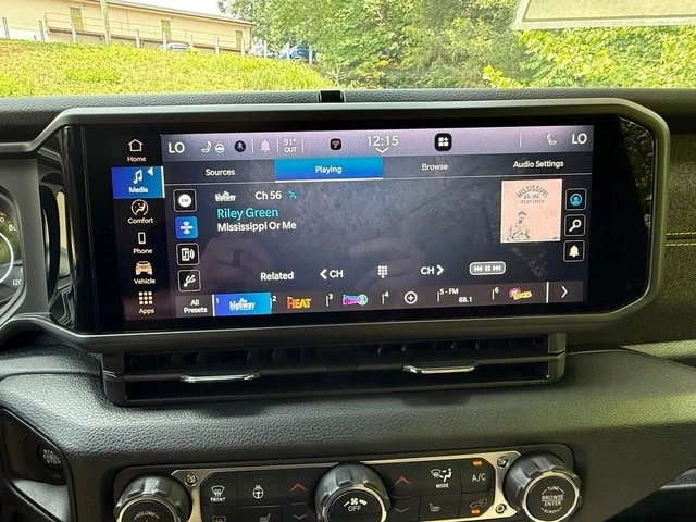 2026 Jeep JL Wrangler - Image 21 of 30