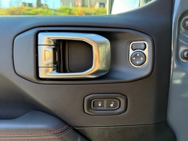 2026 Jeep JL Wrangler - Image 13 of 31