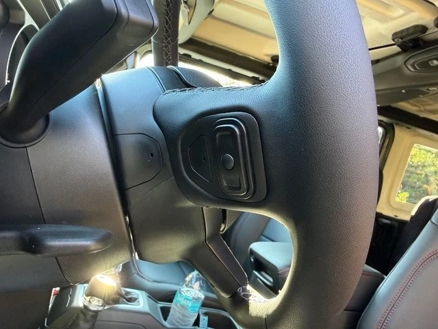 2026 Jeep JL Wrangler - Image 14 of 31