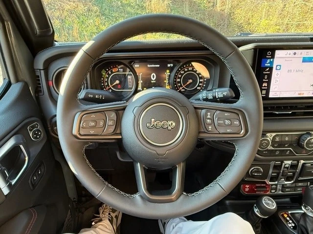 2026 Jeep JL Wrangler - Image 21 of 31