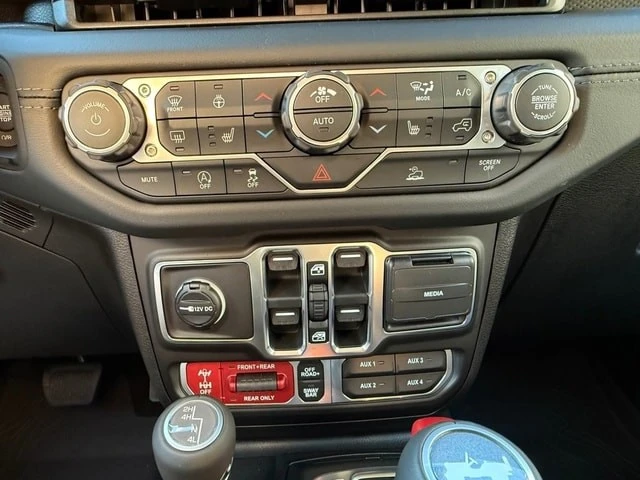 2026 Jeep JL Wrangler - Image 26 of 31