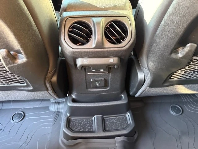 2026 Jeep JL Wrangler - Image 16 of 21