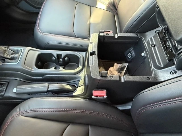 2026 Jeep JL Wrangler - Image 29 of 31
