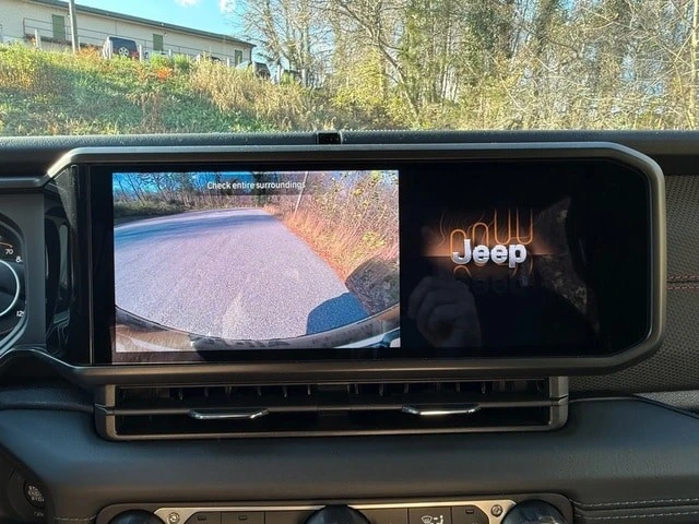 2026 Jeep JL Wrangler - Image 25 of 31