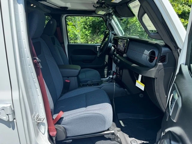 2026 Jeep JL Wrangler - Image 18 of 29
