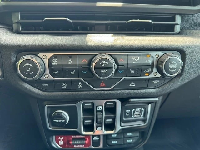 2026 Jeep JL Wrangler - Image 23 of 29