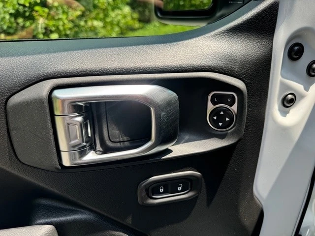 2026 Jeep JL Wrangler - Image 15 of 29