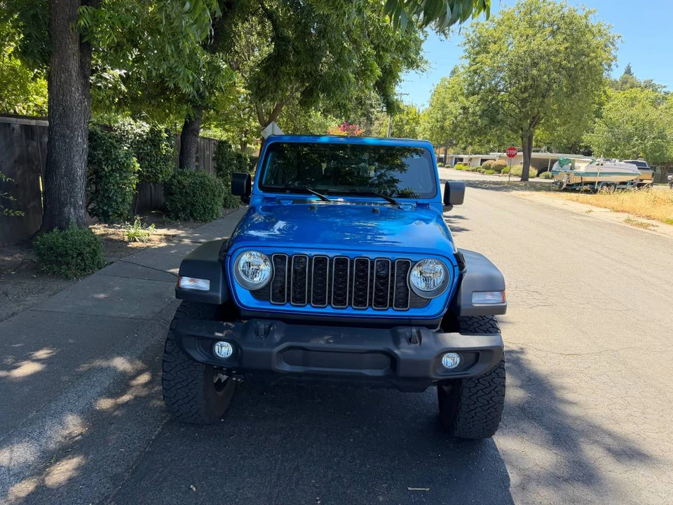 2026 Jeep JL Wrangler - Image 6 of 15