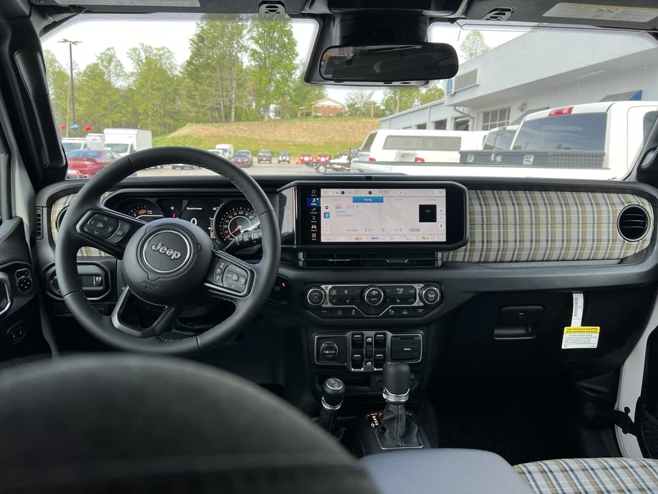 2026 Jeep JL Wrangler - Image 15 of 28
