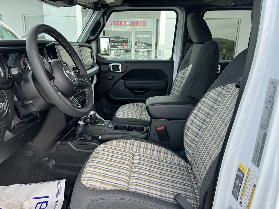 2026 Jeep JL Wrangler - Image 17 of 28