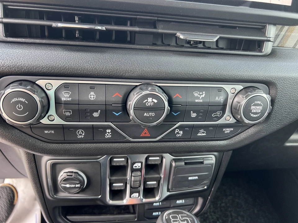 2026 Jeep JL Wrangler - Image 21 of 28