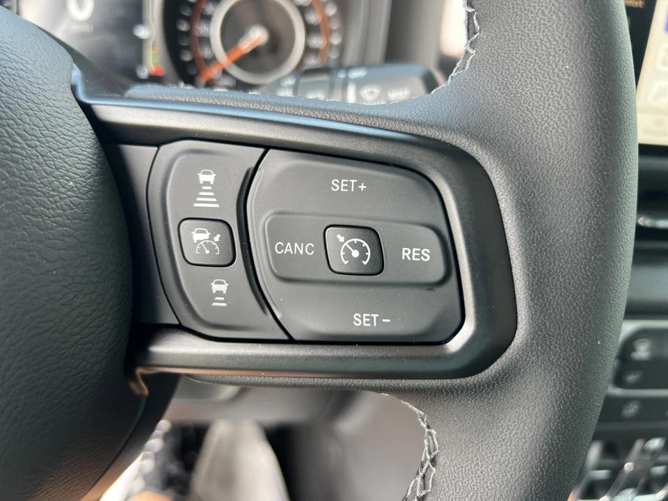 2026 Jeep JL Wrangler - Image 24 of 28
