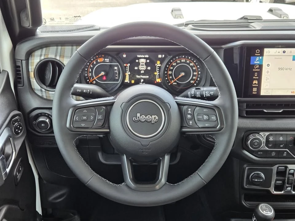 2026 Jeep JL Wrangler - Image 15 of 18