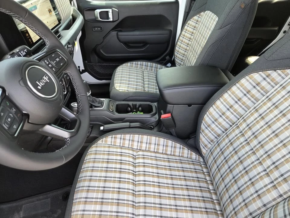 2026 Jeep JL Wrangler - Image 17 of 18