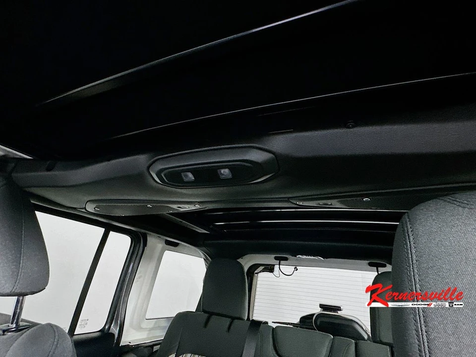 2026 Jeep JL Wrangler - Image 14 of 22
