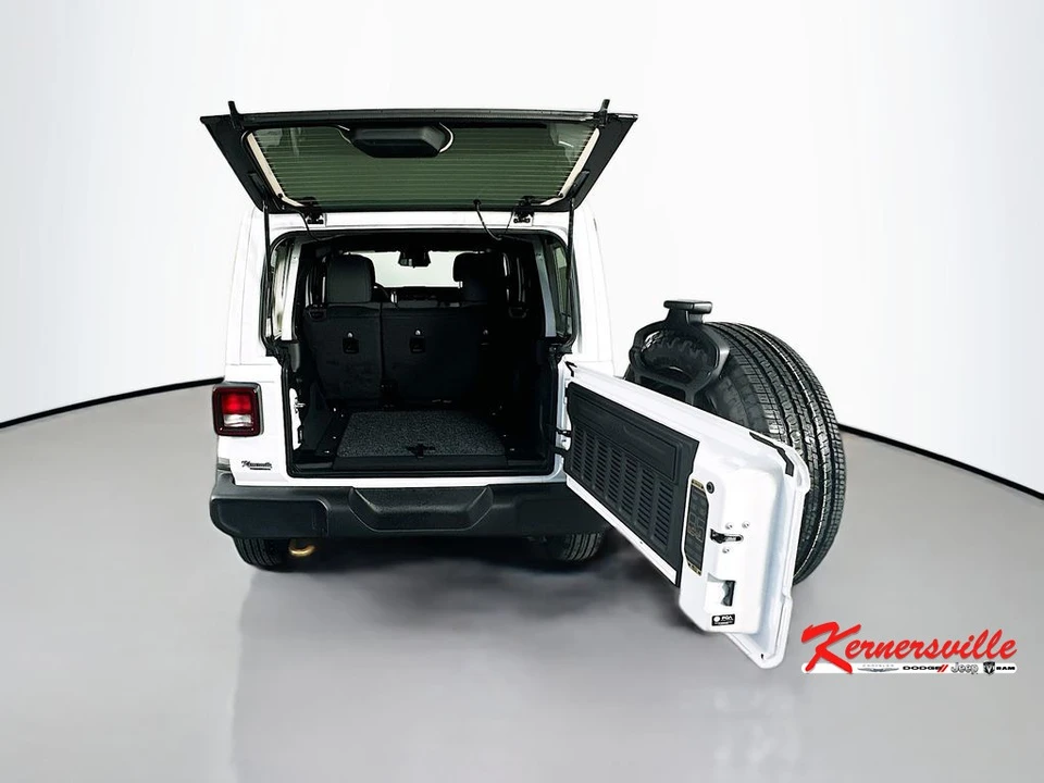 2026 Jeep JL Wrangler - Image 15 of 22