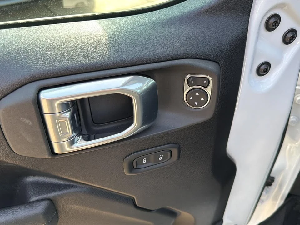 2026 Jeep JL Wrangler - Image 18 of 20