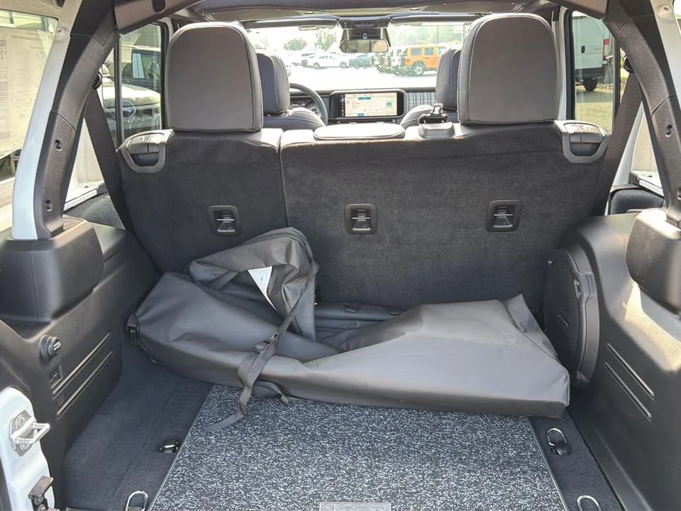 2026 Jeep JL Wrangler - Image 15 of 20