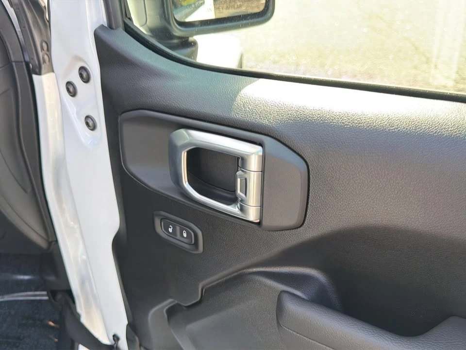 2026 Jeep JL Wrangler - Image 11 of 20