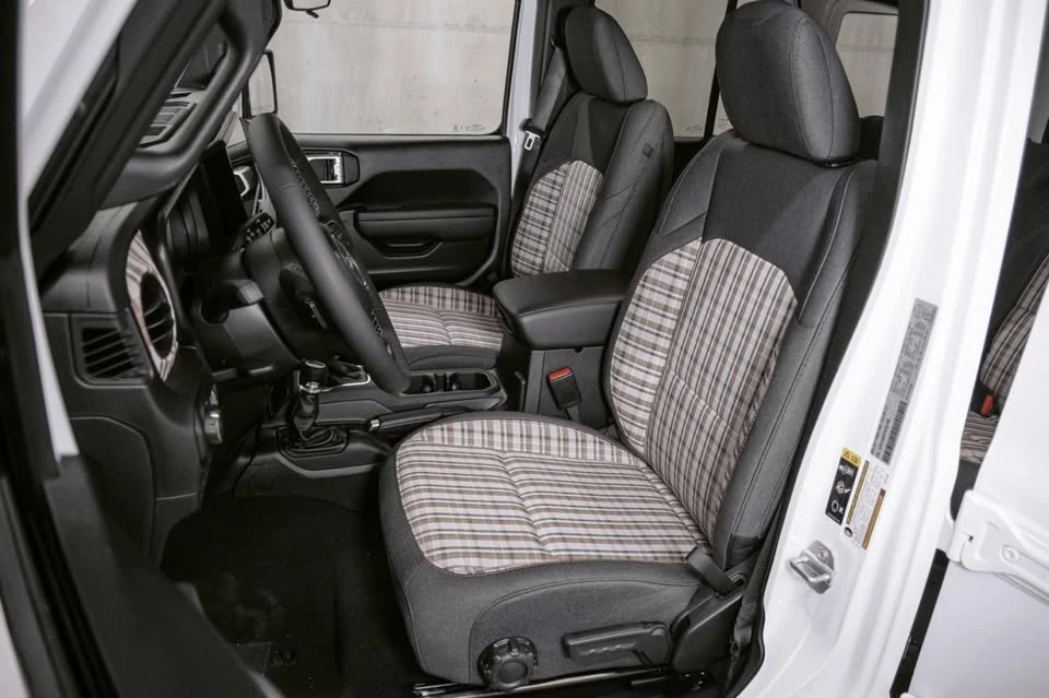 2026 Jeep JL Wrangler - Image 16 of 20
