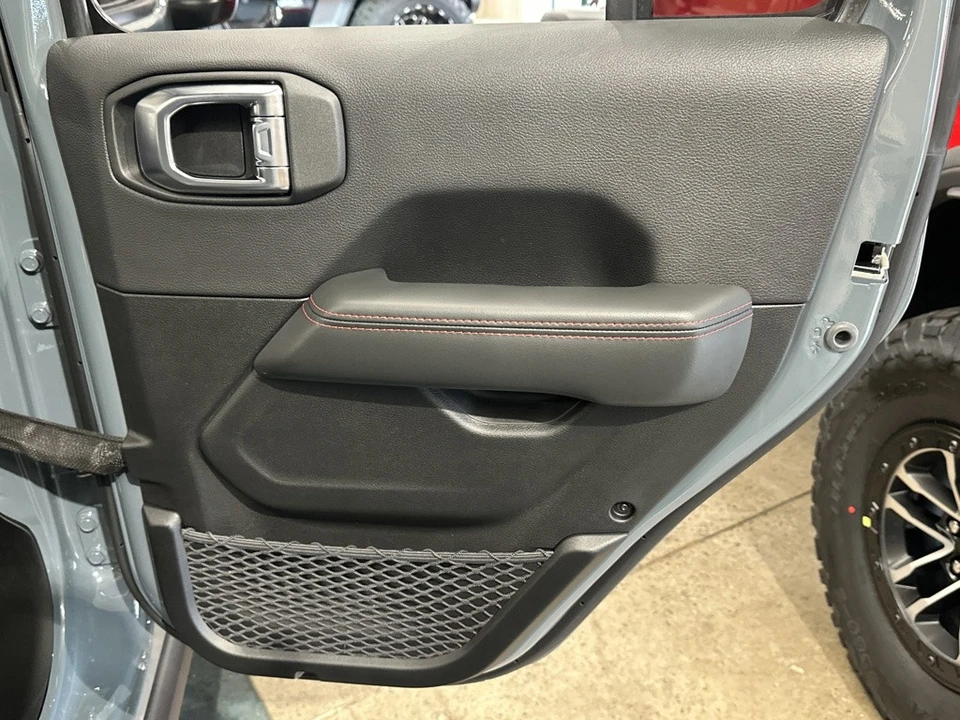 2026 Jeep JL Wrangler - Image 15 of 21