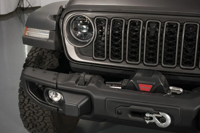 2026 Jeep JL Wrangler - Image 22 of 31
