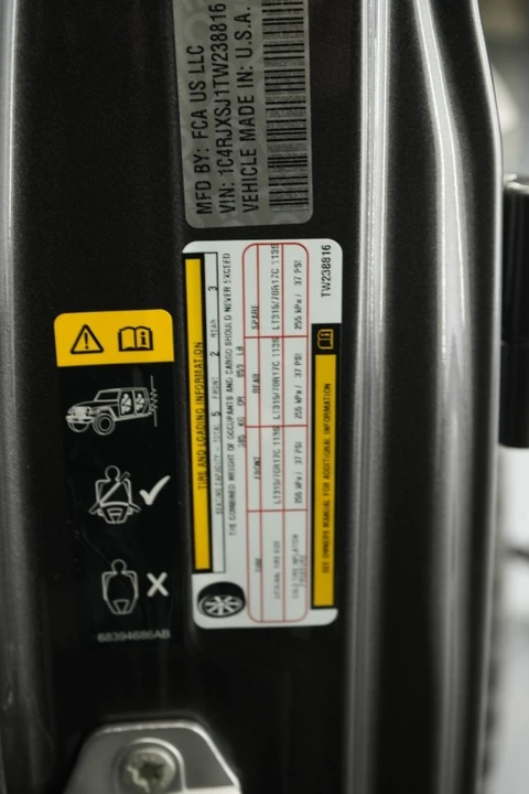2026 Jeep JL Wrangler - Image 27 of 31