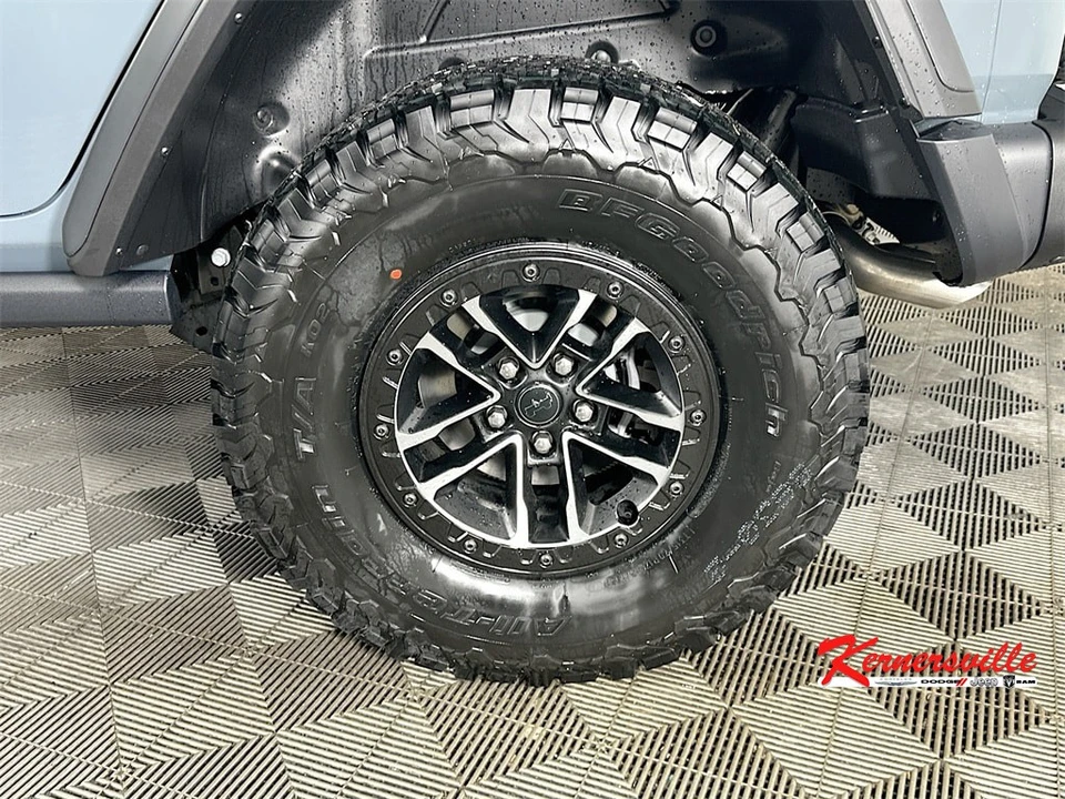 2026 Jeep JL Wrangler - Image 17 of 21