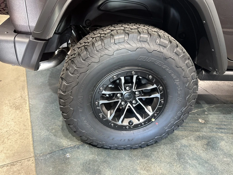2026 Jeep JL Wrangler - Image 15 of 21