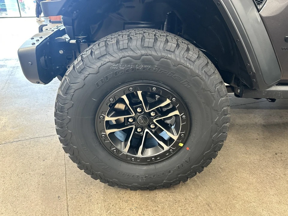 2026 Jeep JL Wrangler - Image 9 of 21