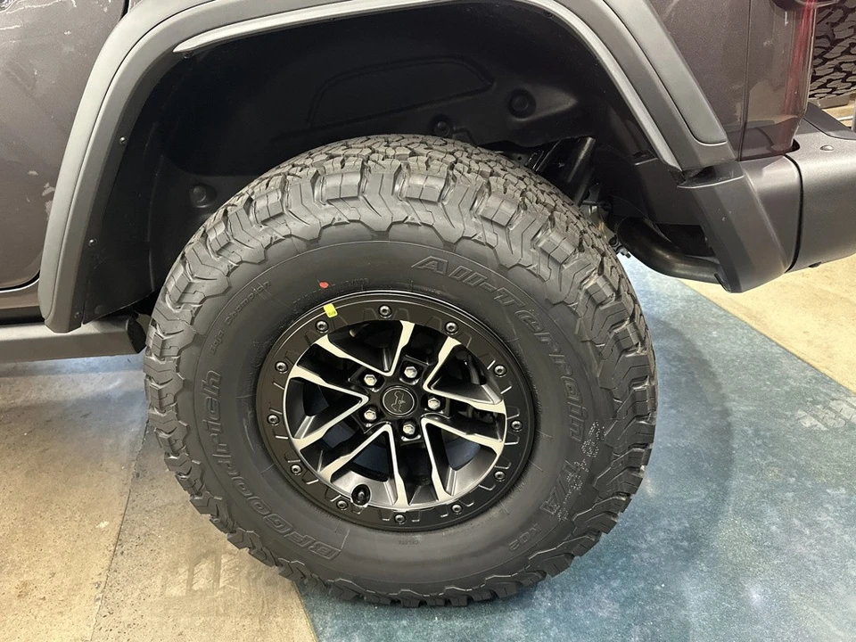 2026 Jeep JL Wrangler - Image 16 of 21