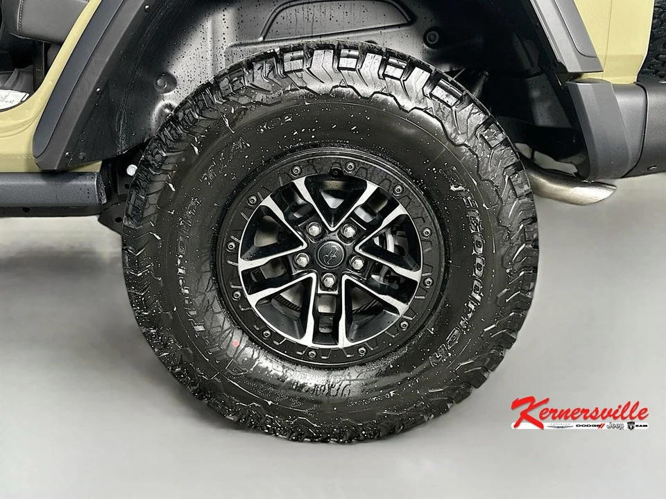 2026 Jeep JL Wrangler - Image 17 of 21