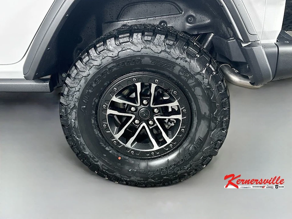 2026 Jeep JL Wrangler - Image 17 of 21