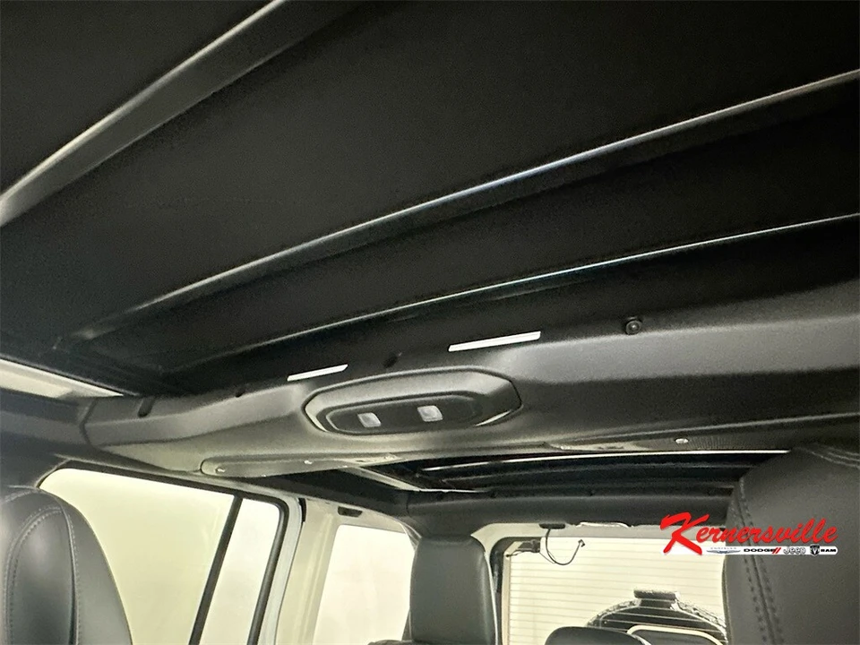 2026 Jeep JL Wrangler - Image 14 of 21