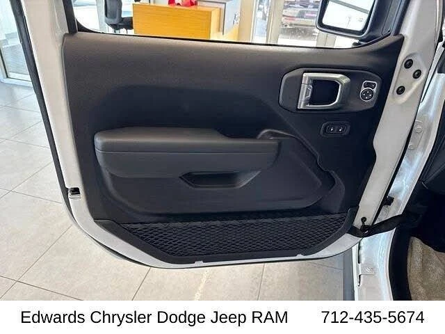2026 Jeep JL Wrangler - Image 14 of 20