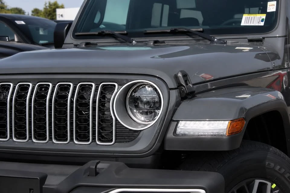 2026 Jeep JL Wrangler - Image 8 of 10