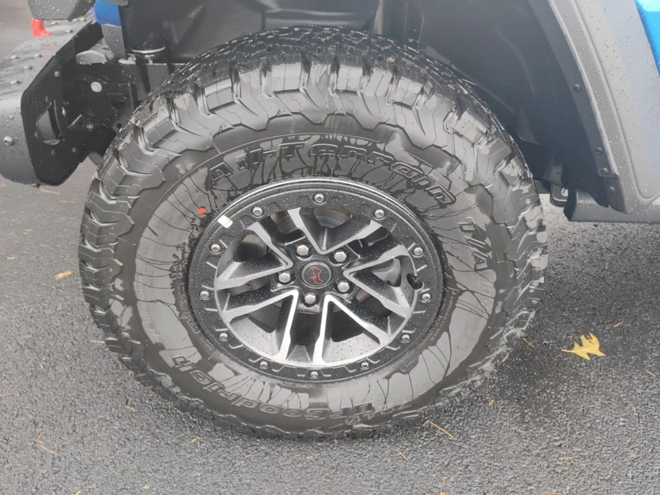 2026 Jeep JL Wrangler - Image 10 of 12