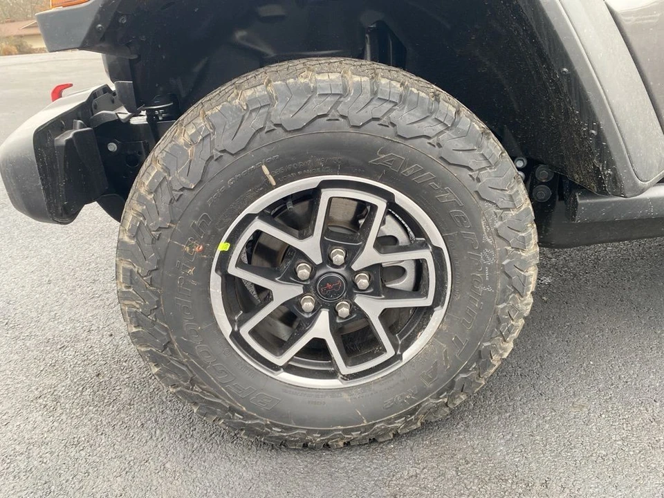 2026 Jeep JL Wrangler - Image 9 of 12
