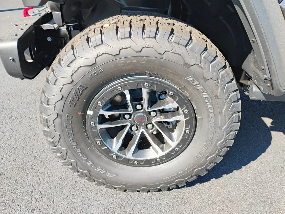2026 Jeep JL Wrangler - Image 10 of 12