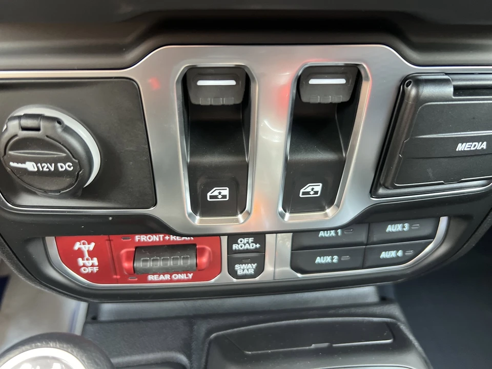 2026 Jeep JL Wrangler - Image 20 of 27