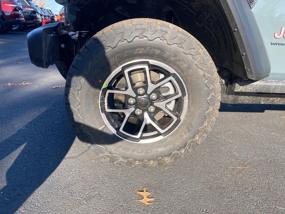 2026 Jeep JL Wrangler - Image 9 of 12
