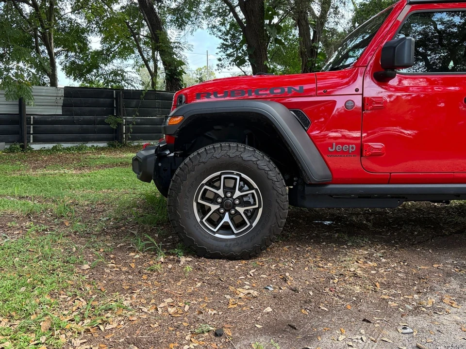 2026 Jeep JL Wrangler - Image 11 of 31