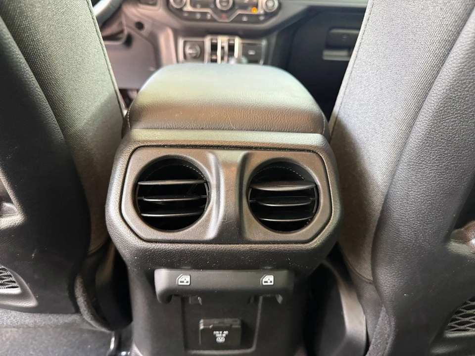 2026 Jeep JL Wrangler - Image 23 of 31