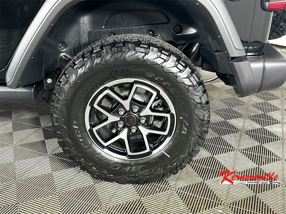 2026 Jeep JL Wrangler - Image 17 of 21